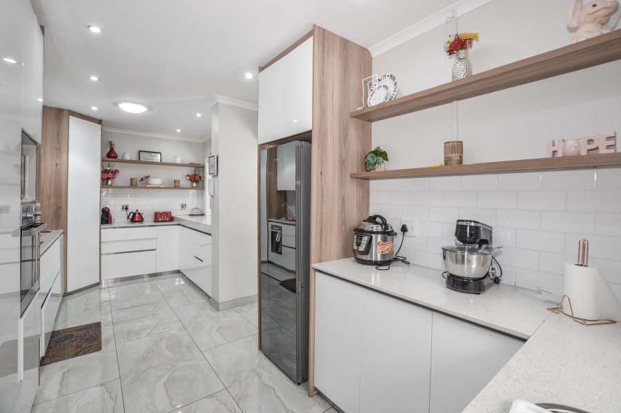 6 Bedroom Property for Sale in De Tijger Western Cape